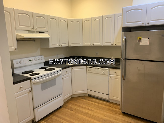 Boston - $3,900 /mo