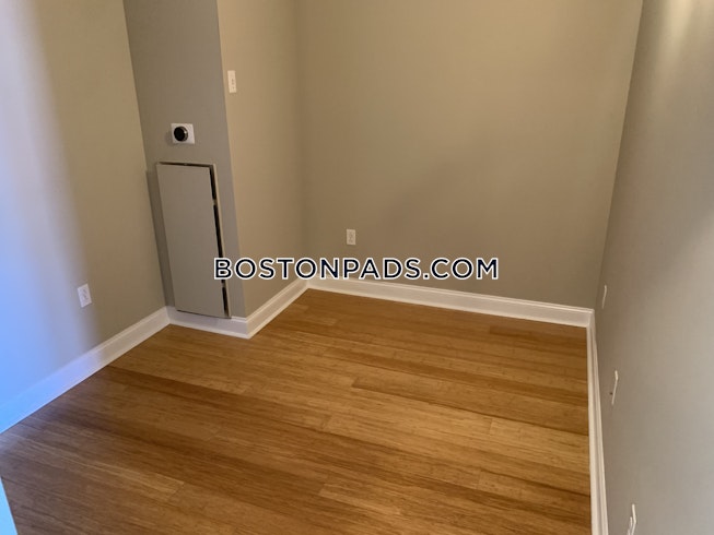 Boston - $4,252 /mo