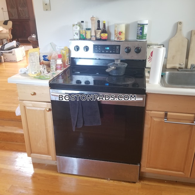 Boston - $2,700 /mo