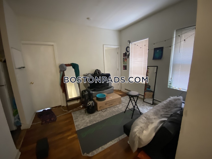 Boston - $2,945 /month