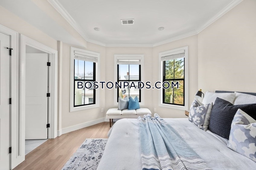 Boston - $7,475 /month