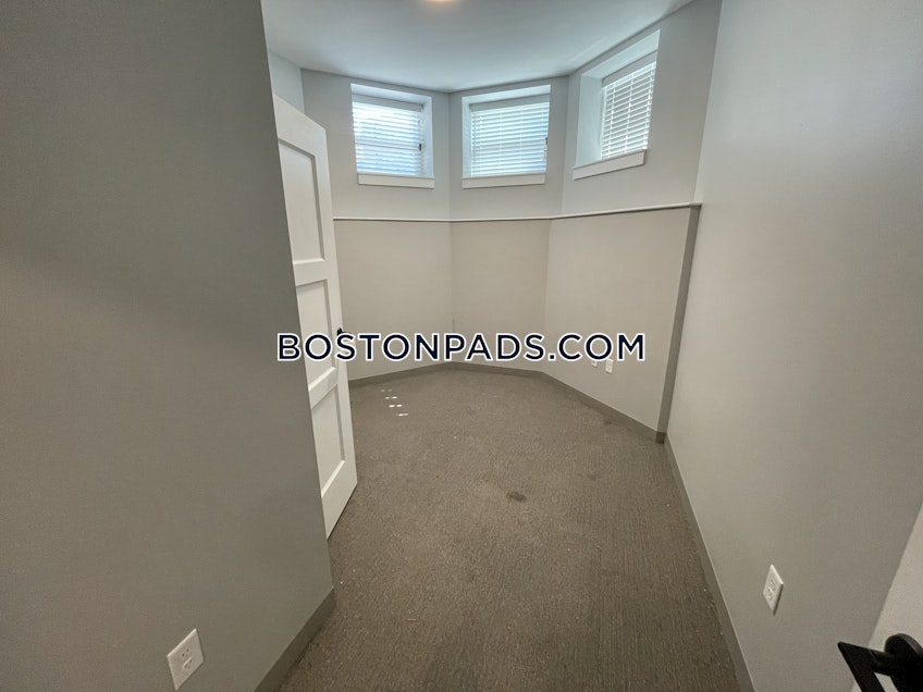 Boston - $5,450 /month