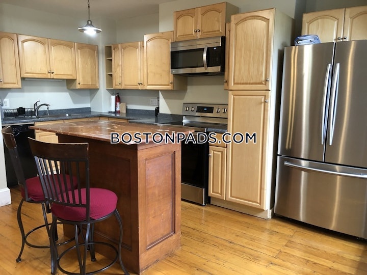 brookline-3-beds-2-baths-washington-square-5300-4486340 