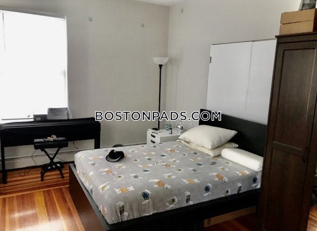 Somerville - $4,800 /mo