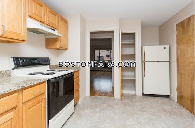 Waltham - $2,800 /mo