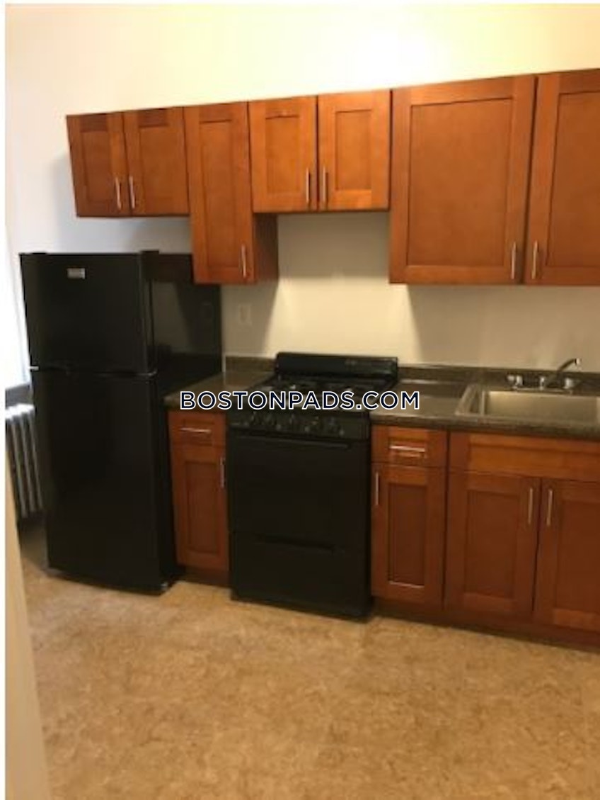 Boston - $2,725 /month