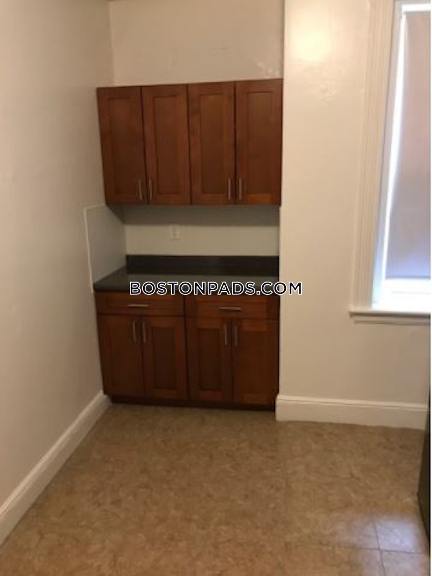 Boston - $2,725 /month