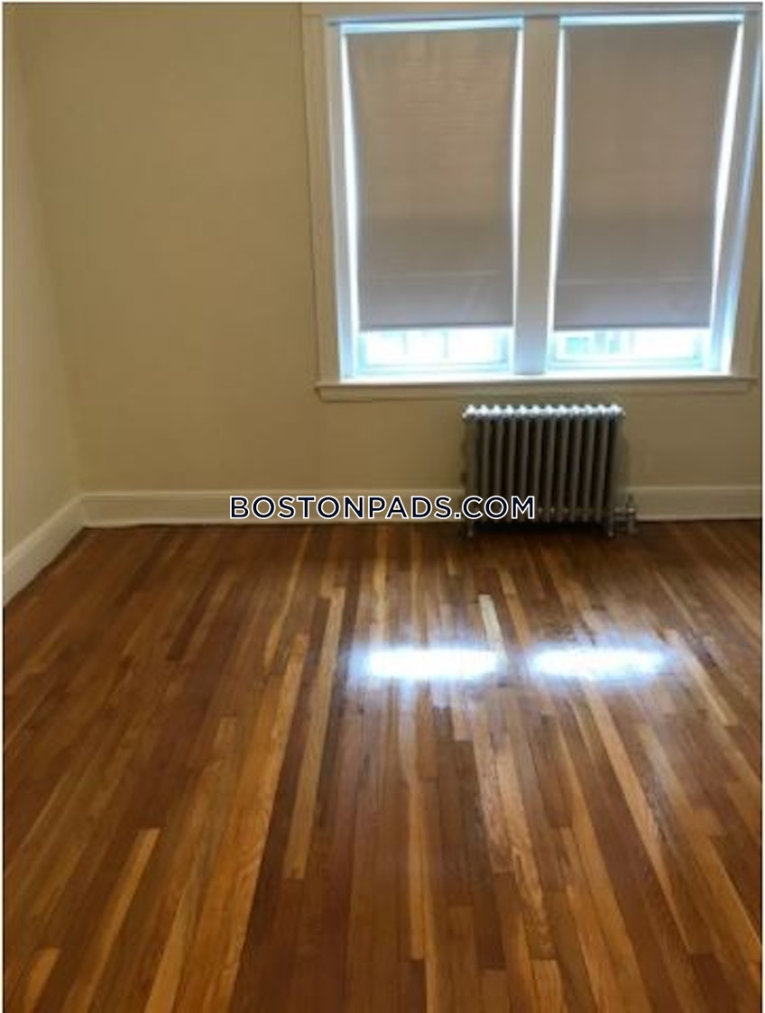 Boston - $2,725 /month