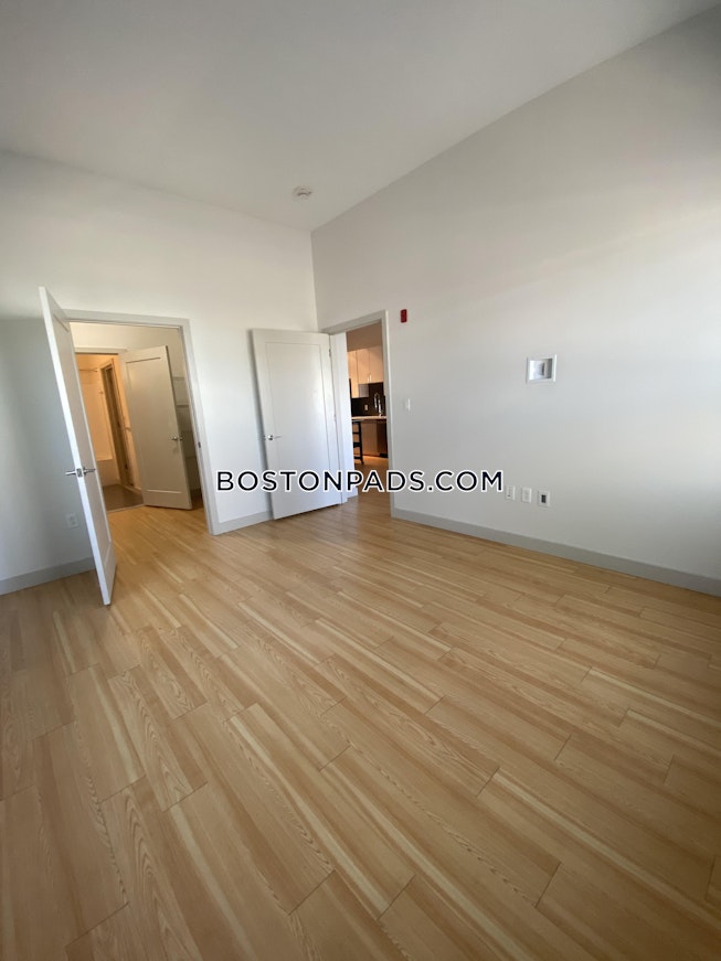 Boston - $3,100 /mo