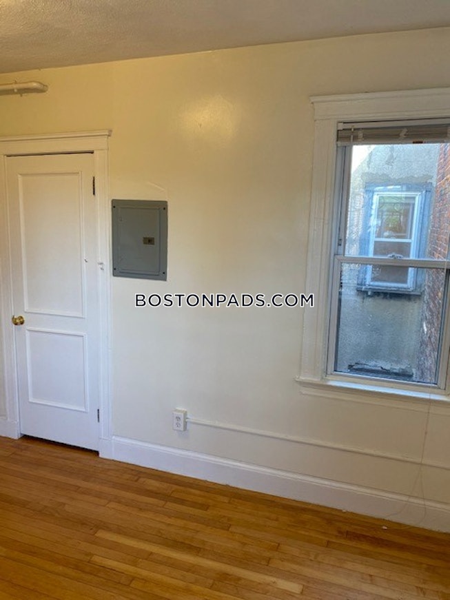 Boston - $2,500 /mo