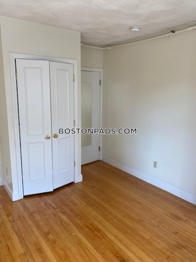 Boston - $2,500 /mo