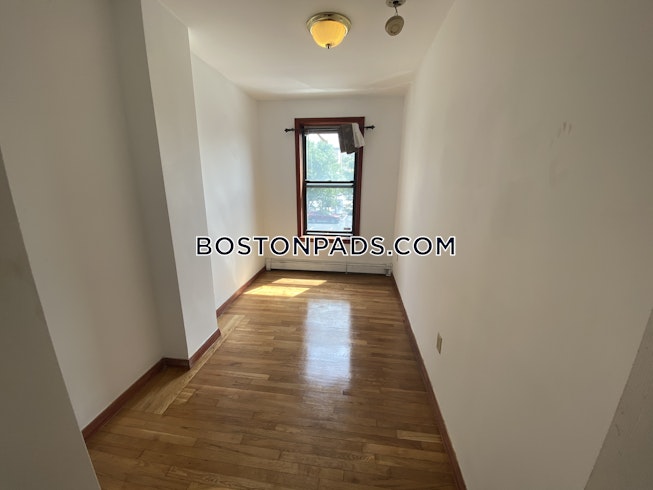 Boston - $5,200 /mo