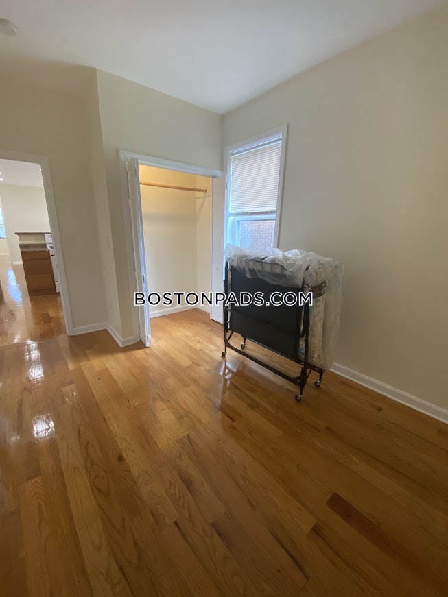 Boston - $3,000 /mo