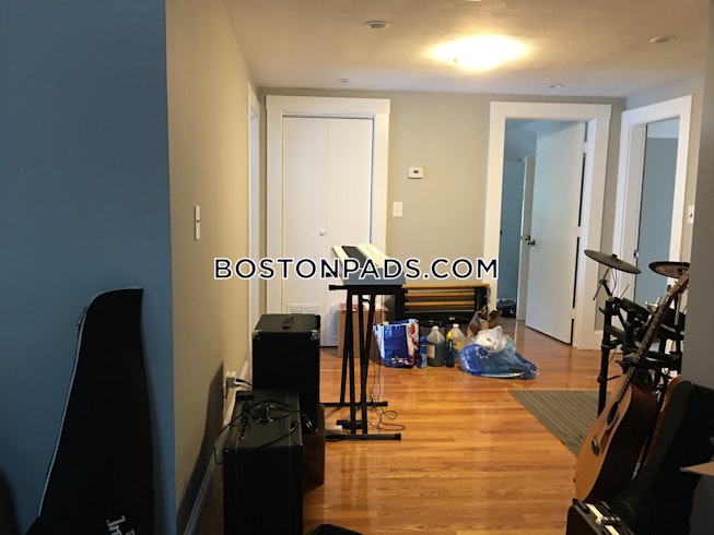 Brookline - $6,600 /mo