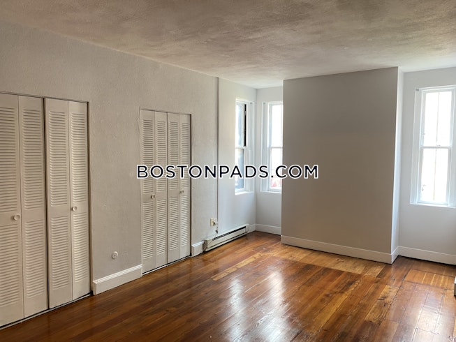 Boston - $2,200 /mo