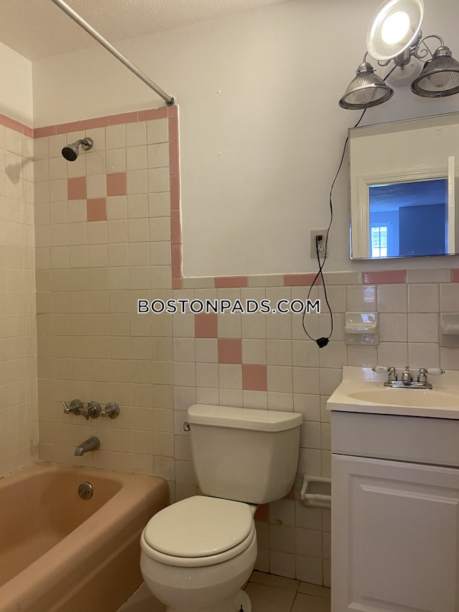 Boston - $2,200 /mo