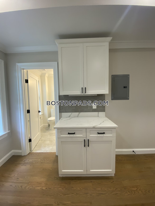 Boston - $2,470 /mo