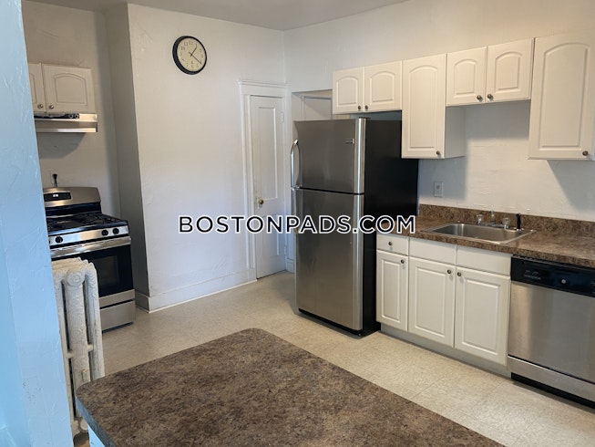 Boston - $2,400 /mo