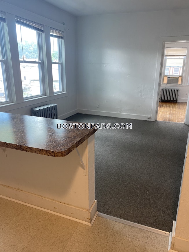 Boston - $2,400 /mo