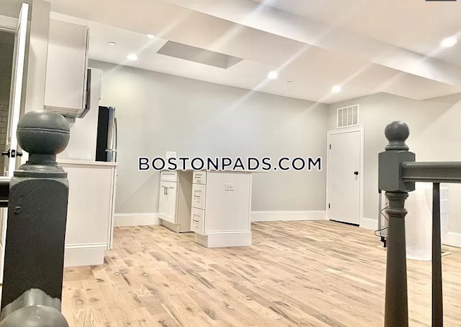 Boston - $3,000 /mo