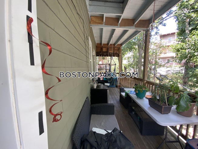 Boston - $2,900 /mo