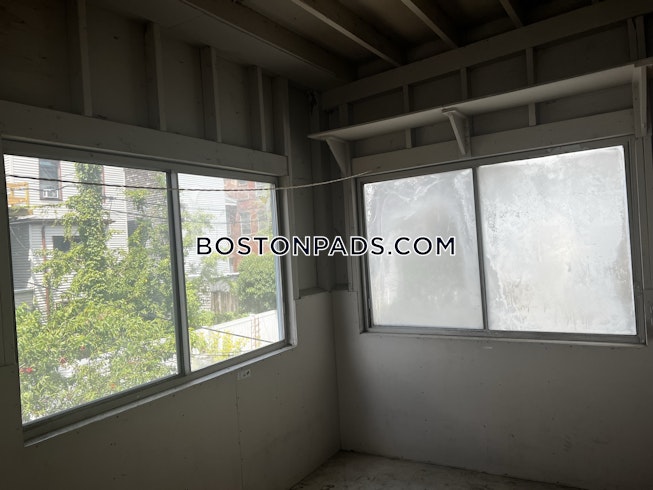 Boston - $2,400 /mo