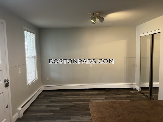 Boston - $2,400 /mo