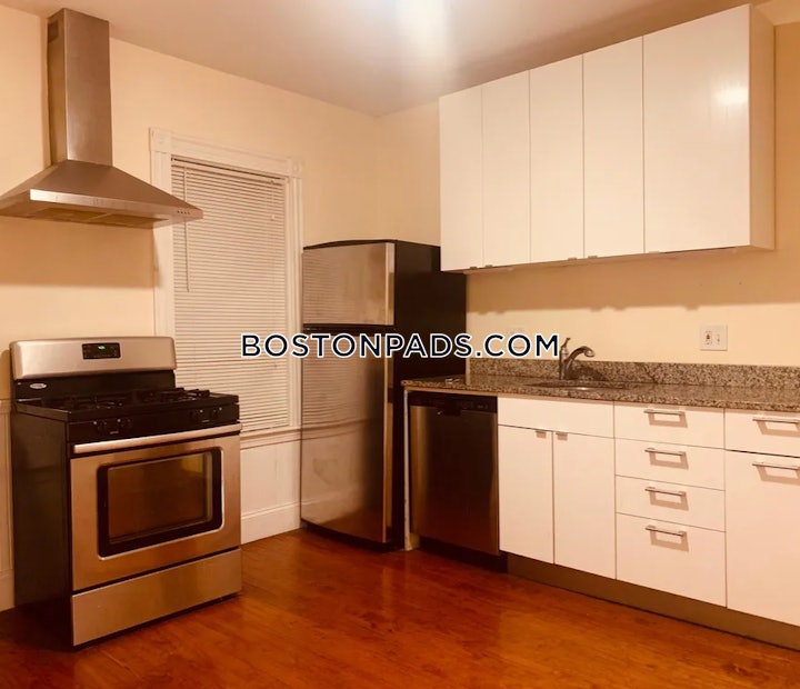 dorchestersouth-boston-border-4-beds-1-bath-boston-3600-4558817 