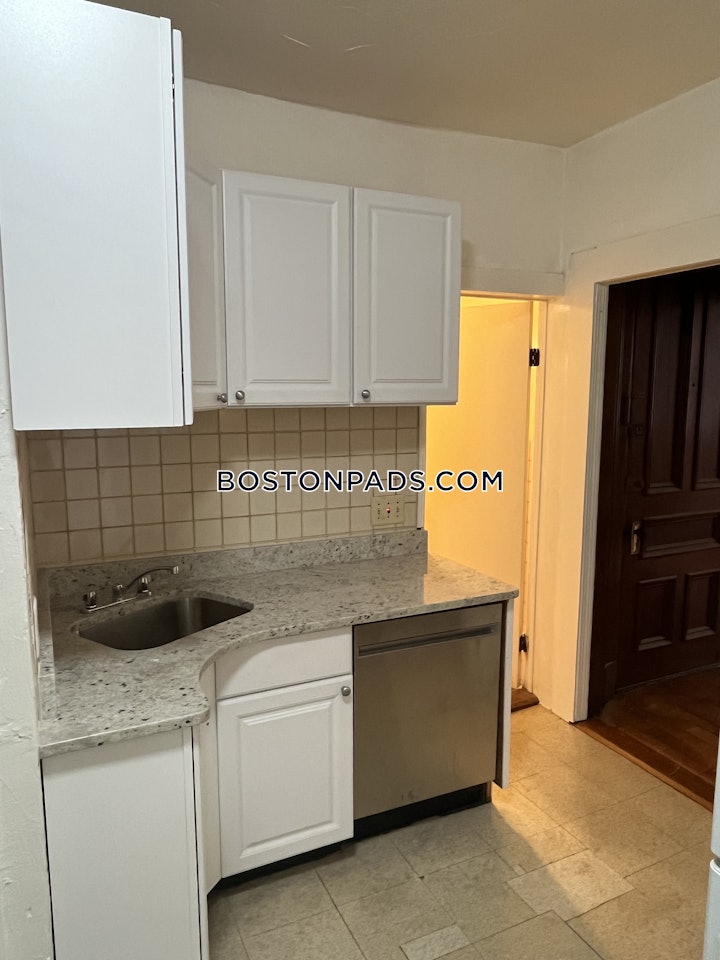 allston-very-spacious-3-bed-1-bath-apartment-available-on-adella-place-in-allston-boston-3100-4555057 