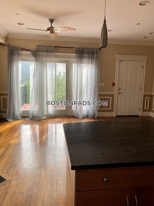 Boston - $4,000 /mo