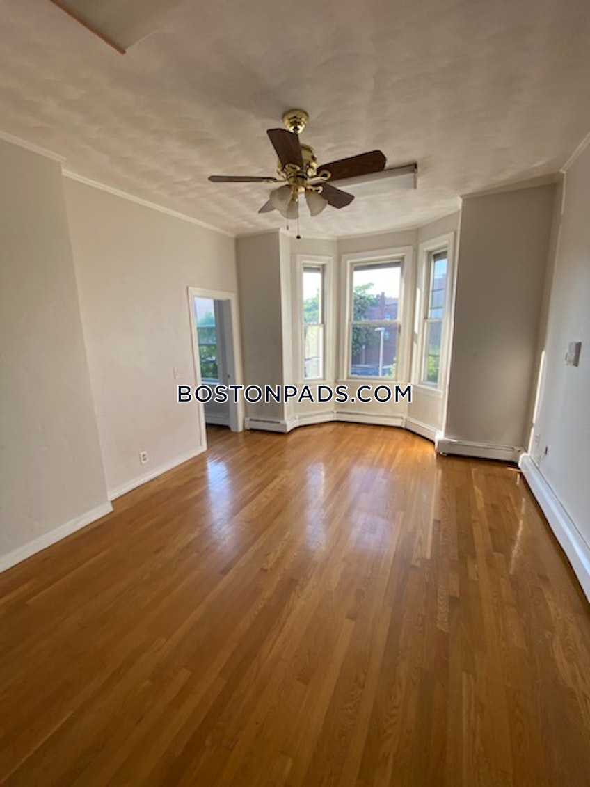 Boston - $2,700 /month