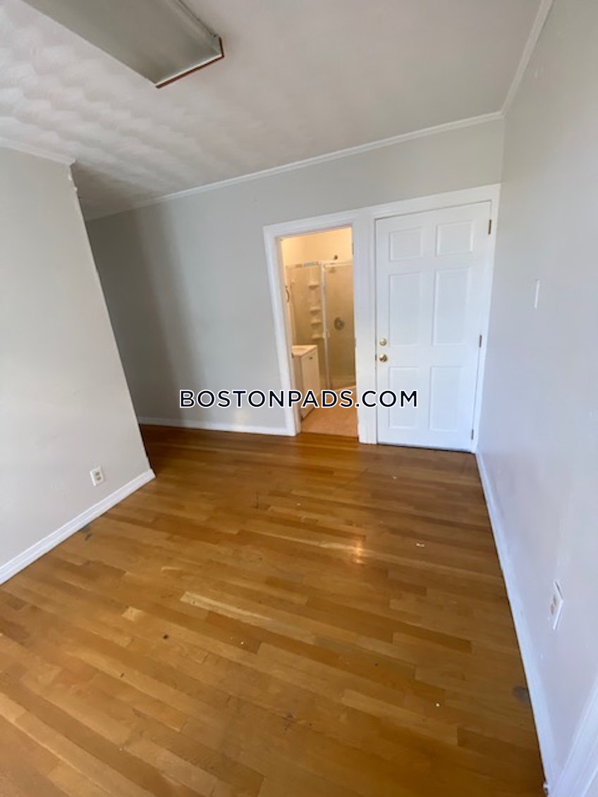 Boston - $2,700 /month