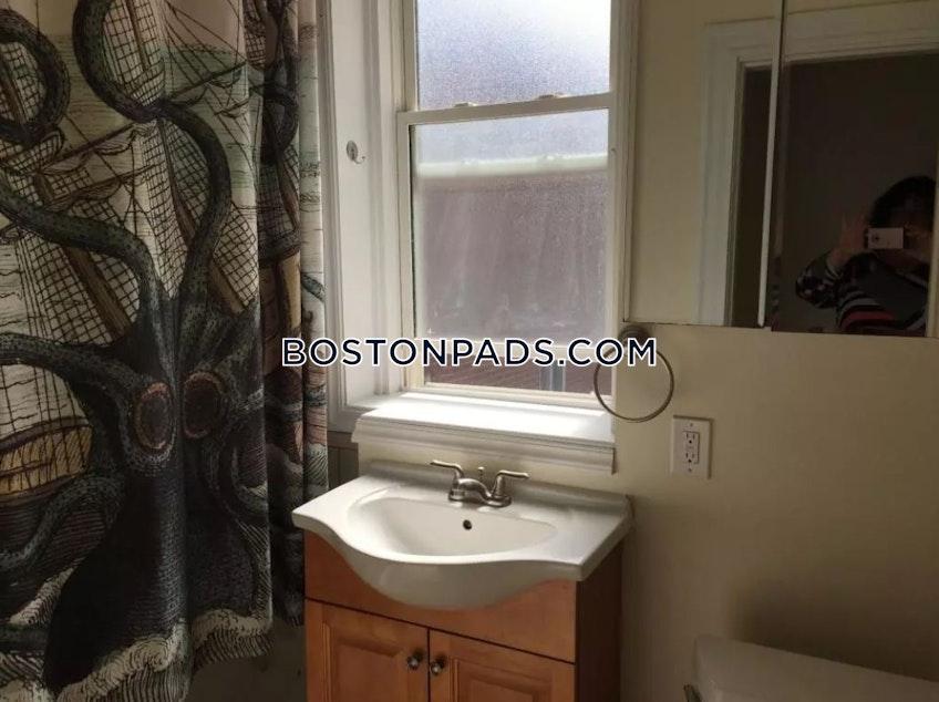 Boston - $2,400 /month