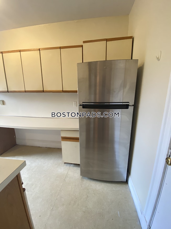 Boston - $3,000 /mo