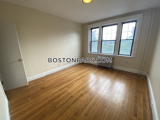 Boston - $3,000 /mo