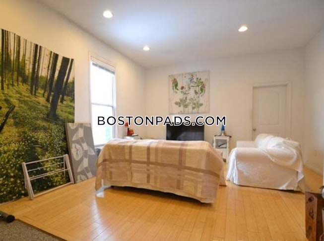 Boston - $3,400 /mo