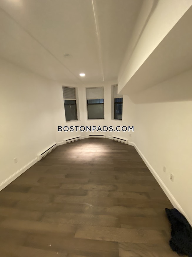 Boston - $2,800 /mo