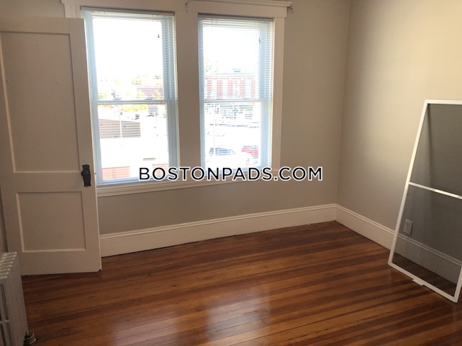 Boston - $3,000 /mo