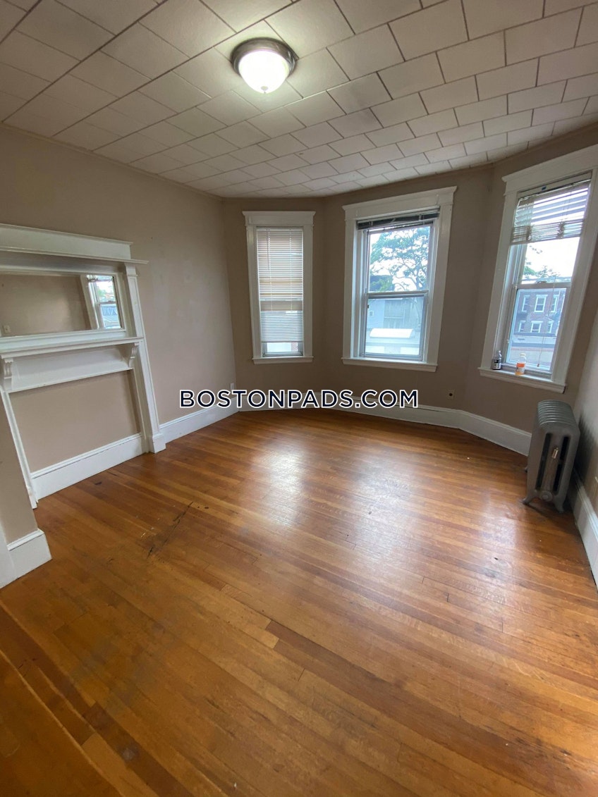 Boston - $2,800 /month