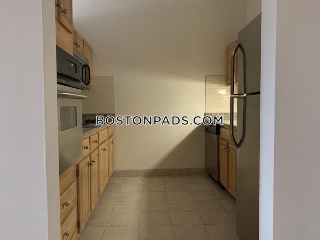 Boston - $2,400 /mo