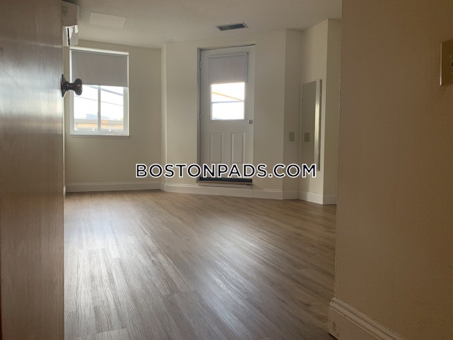 Boston - $2,400 /mo