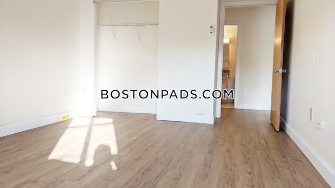 Boston - $2,400 /mo