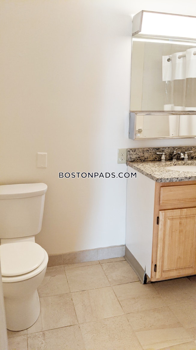 Boston - $2,400 /mo