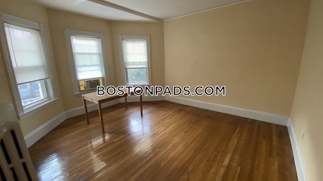 Boston - $3,300 /mo