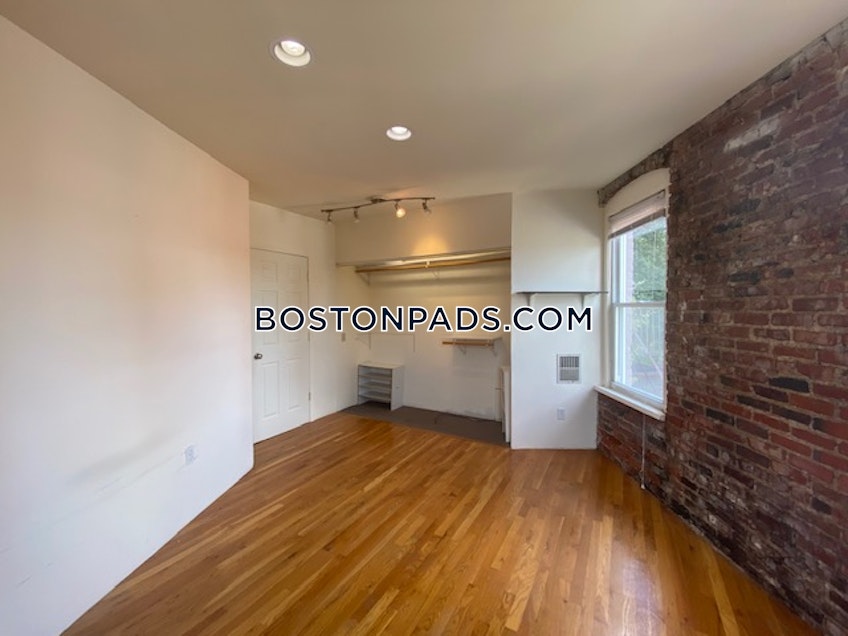 Boston - $2,900 /month