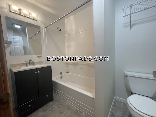 Boston - $3,630 /mo