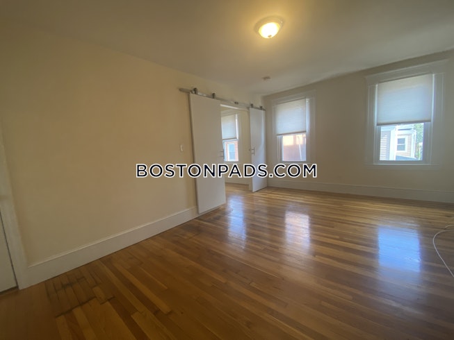 Boston - $2,400 /mo