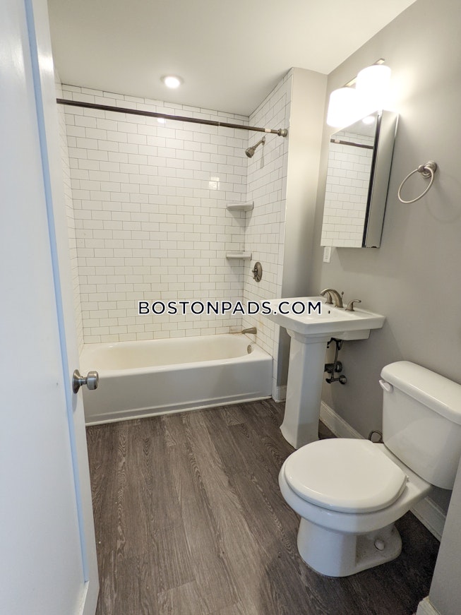 Somerville - $4,600 /mo