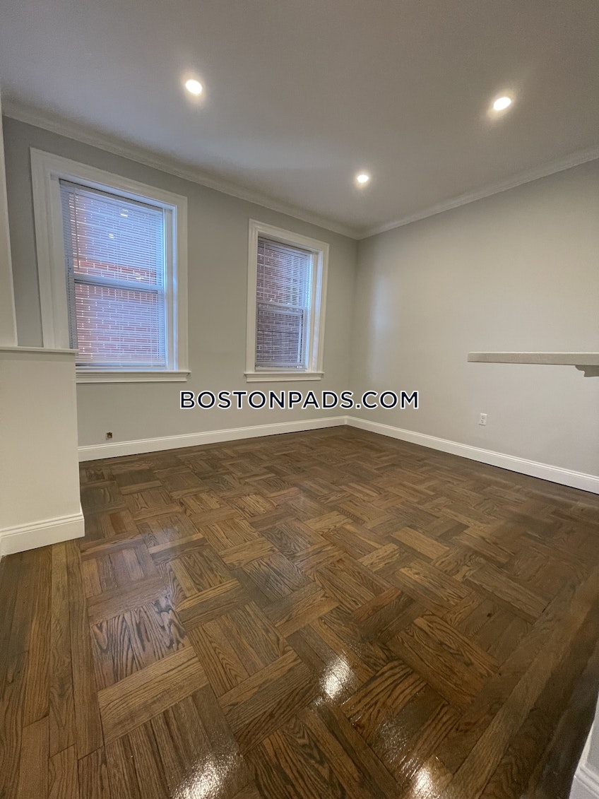 Boston - $2,900 /month