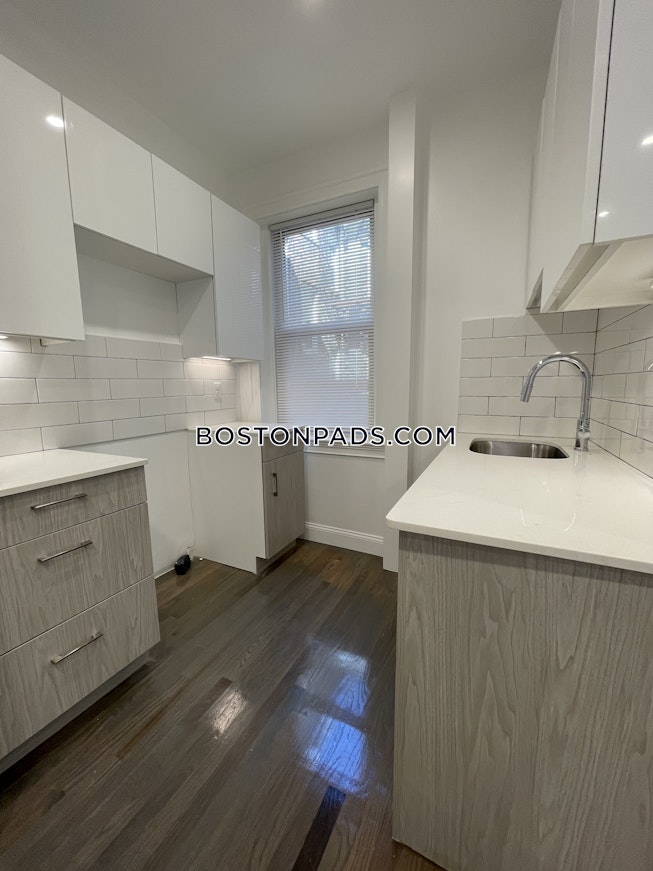 Boston - $2,900 /mo